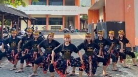 Peserta menampilkan tari kolosal jaranan Turonggo Yakso dalam peringatan Hari Tari Nasional dan Hari Tari Dunia di Kabupaten Trenggalek, Minggu (26/4/2026) lalu