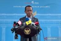 Menteri ESDM Bahlil Lahadalia memberi keterangan usai rapat dengan Presiden Prabowo Subianto di Istana Kepresidenan, Jakarta, Senin (27/4/2026).
