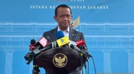 Menteri ESDM Bahlil Lahadalia memberi keterangan usai rapat dengan Presiden Prabowo Subianto di Istana Kepresidenan, Jakarta, Senin (27/4/2026).