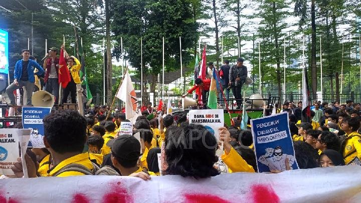 Aksi Mahasiswa Menggelar Demo 