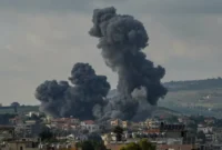 Asap mengepul setelah serangan udara Israel di wilayah Lebanon selatan di tengah meningkatnya ketegangan perbatasan. (Foto: Al Jazeera)