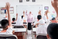 Aktivitas belajar mengajar di salah satu sekolah dasar di Trenggalek. Kekurangan lebih dari seribu guru disebut meningkatkan beban kerja tenaga pendidik.