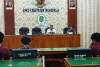 Rapat DPRD Trenggalek bersama GMNI, Senin (18/5/2026).