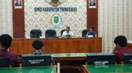 Rapat DPRD Trenggalek bersama GMNI, Senin (18/5/2026).