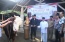 Sapi kurban bantuan Presiden RI Prabowo Subianto berbobot 1,037 ton resmi diserahkan untuk masyarakat Trenggalek menjelang Iduladha 1447 Hijriah.