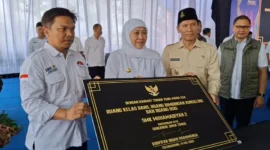 Gubernur Jawa Timur Khofifah Indar Parawansa meresmikan revitalisasi dan rehabilitasi bangunan sekolah di SMKN 1 Tulungagung, Kamis (14/5/2026).