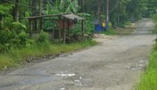 Jalan rusak 