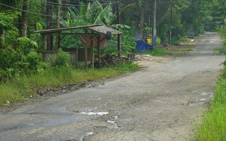 Jalan rusak 