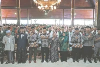 Plt Bupati Tulungagung Ahmad Baharudin melepas keberangkatan 1.181 calon jemaah haji tahun 2026 di Pendapa Kongas Arum Kusumaning Bangsa.