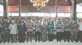 Plt Bupati Tulungagung Ahmad Baharudin melepas keberangkatan 1.181 calon jemaah haji tahun 2026 di Pendapa Kongas Arum Kusumaning Bangsa.