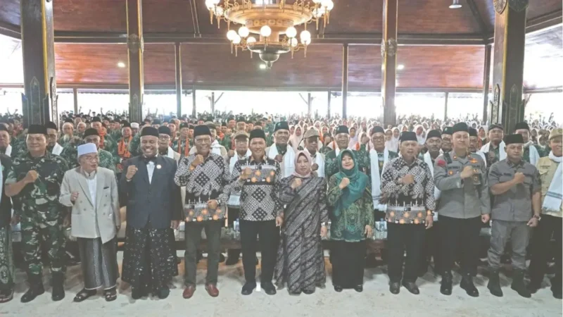 Plt Bupati Tulungagung Ahmad Baharudin melepas keberangkatan 1.181 calon jemaah haji tahun 2026 di Pendapa Kongas Arum Kusumaning Bangsa.