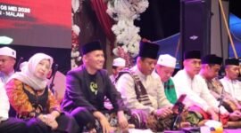 Plt Bupati Tulungagung Ahmad Baharudin menghadiri rangkaian tradisi Labuh Sembonyo di Pantai Sine, Kalidawir, sebagai bentuk dukungan terhadap pelestarian budaya pesisir dan penguatan wisata daerah.