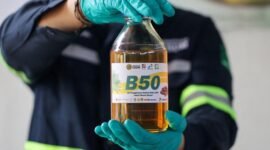 Pemerintah menargetkan penerapan B50 mulai Juli 2026 sebagai upaya menekan impor solar dan memperkuat ketahanan energi nasional.
