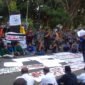 Ketua DPRD Tulungagung Marsono menerima dan menampung 13 poin aspirasi yang disampaikan Aliansi Mahasiswa Tulungagung