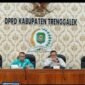 Ketua Pansus II DPRD Trenggalek Mugianto saat memimpin pembahasan Raperda Pemberdayaan, Pengembangan, dan Perlindungan Koperasi serta Usaha Mikro di Aula DPRD Trenggalek