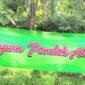 Foto: Puluhan warga yang mengatasnamakan Kelompok Tani Mandiri membentangkan spanduk bertuliskan 