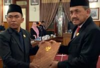 Foto : Wahyu Pratama Alamsyah (kiri) dan Ketua DPRD kabupaten Marsono 