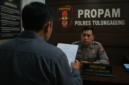 Foto ilustrasi : Pengaduan warga terhadap anggota kepolisian di Propam Polres Tulungagung.