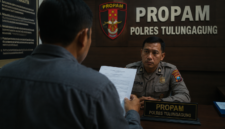 Foto ilustrasi : Pengaduan warga terhadap anggota kepolisian di Propam Polres Tulungagung.