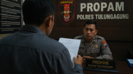 Foto ilustrasi : Pengaduan warga terhadap anggota kepolisian di Propam Polres Tulungagung.